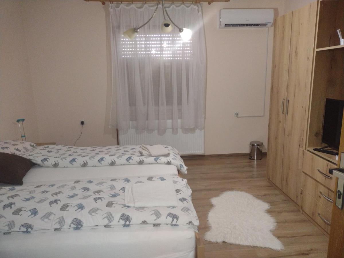 Ferienwohnung Evelin Sobe Backa Topola Exterior foto